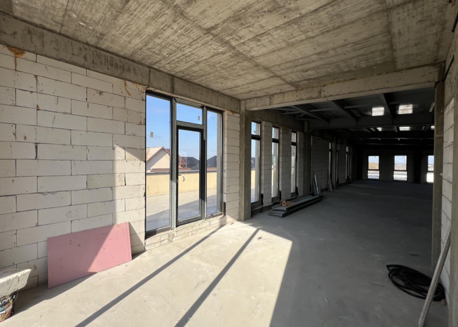 Spatiu comercial de inchiriat Tunari, poza interior etaj 2.jpeg