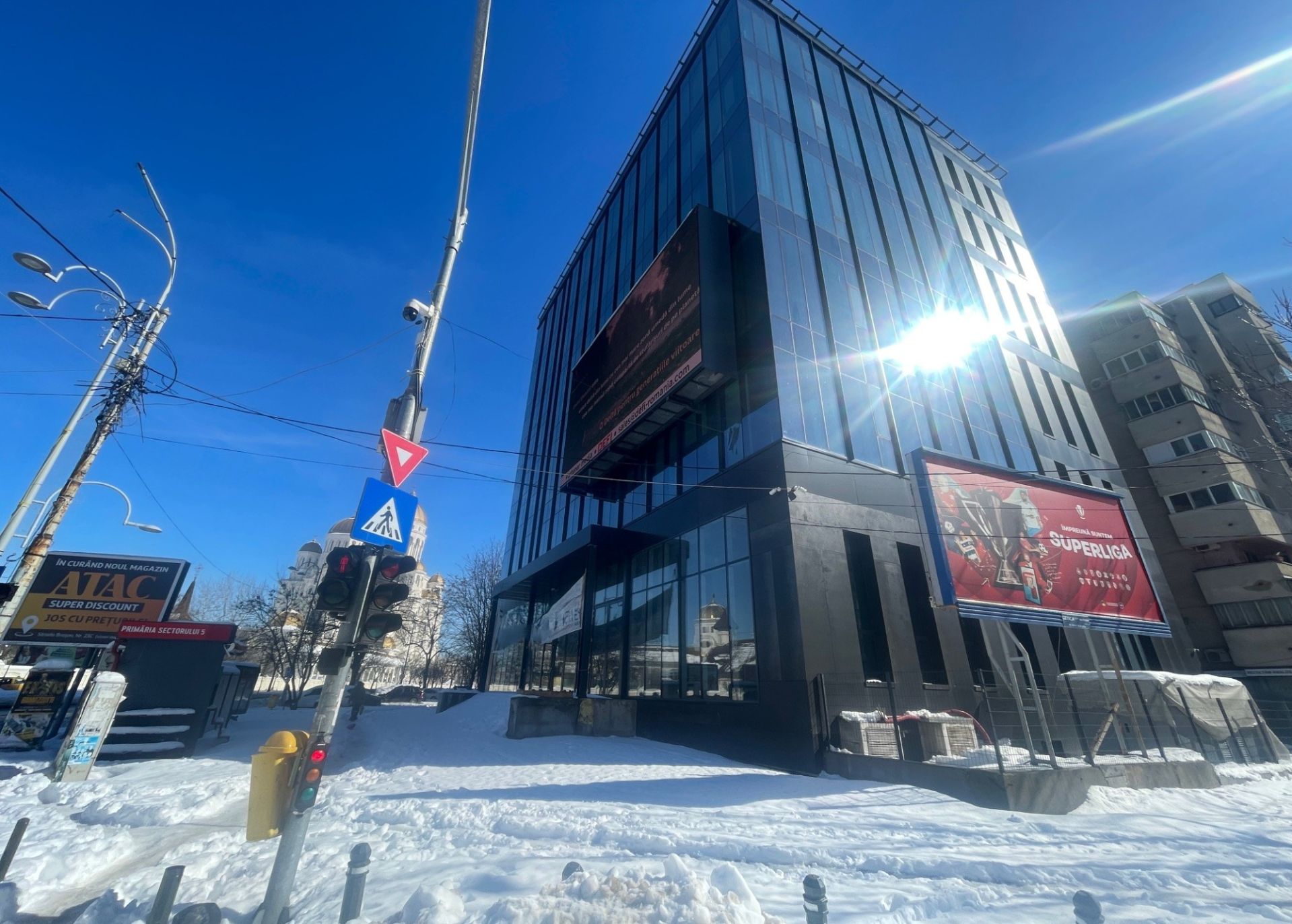 spatiu comercial de inchiriat, poza laterala.jpeg