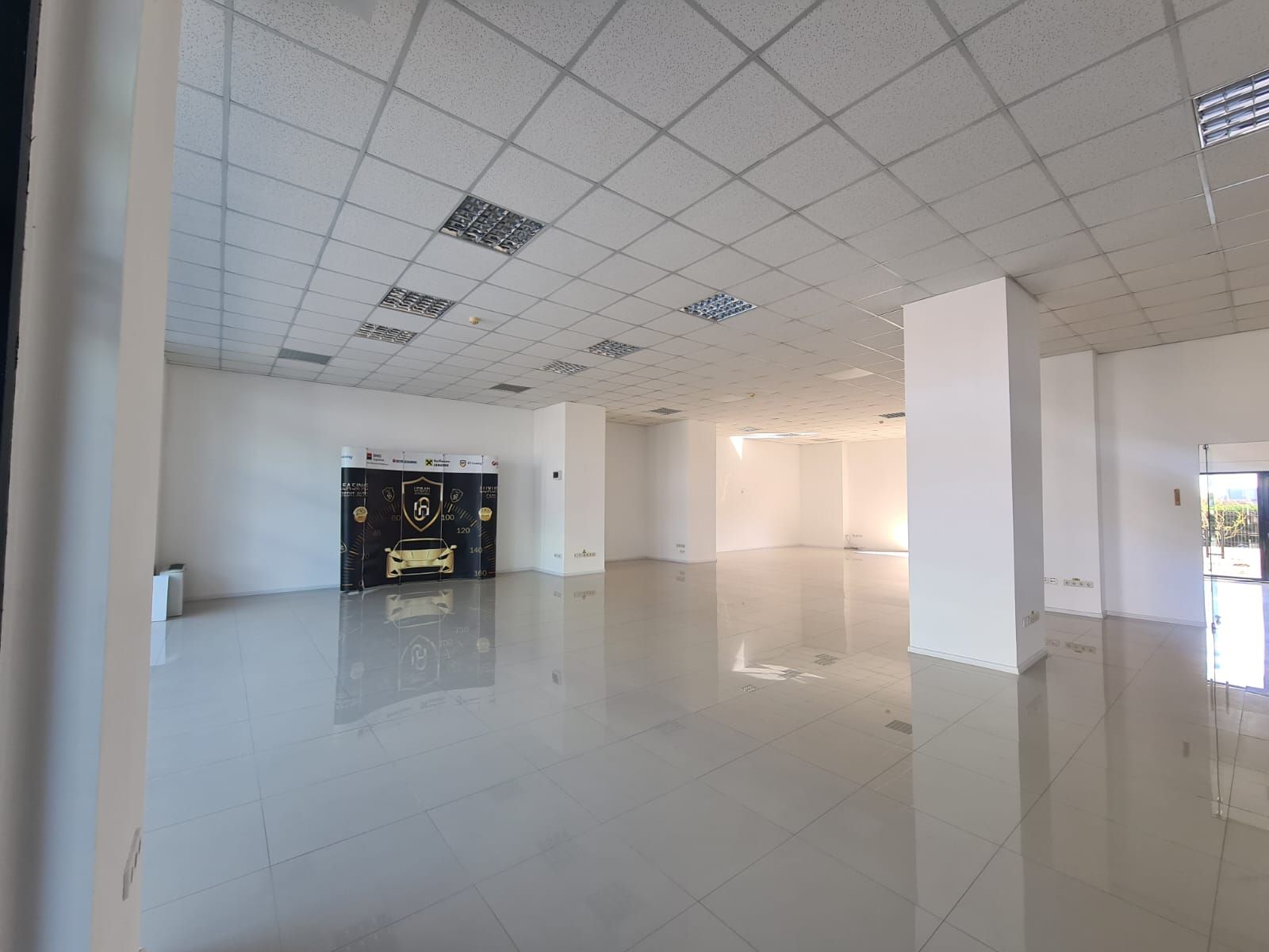 Airport Plaza - parter - 240mp (4).jpg