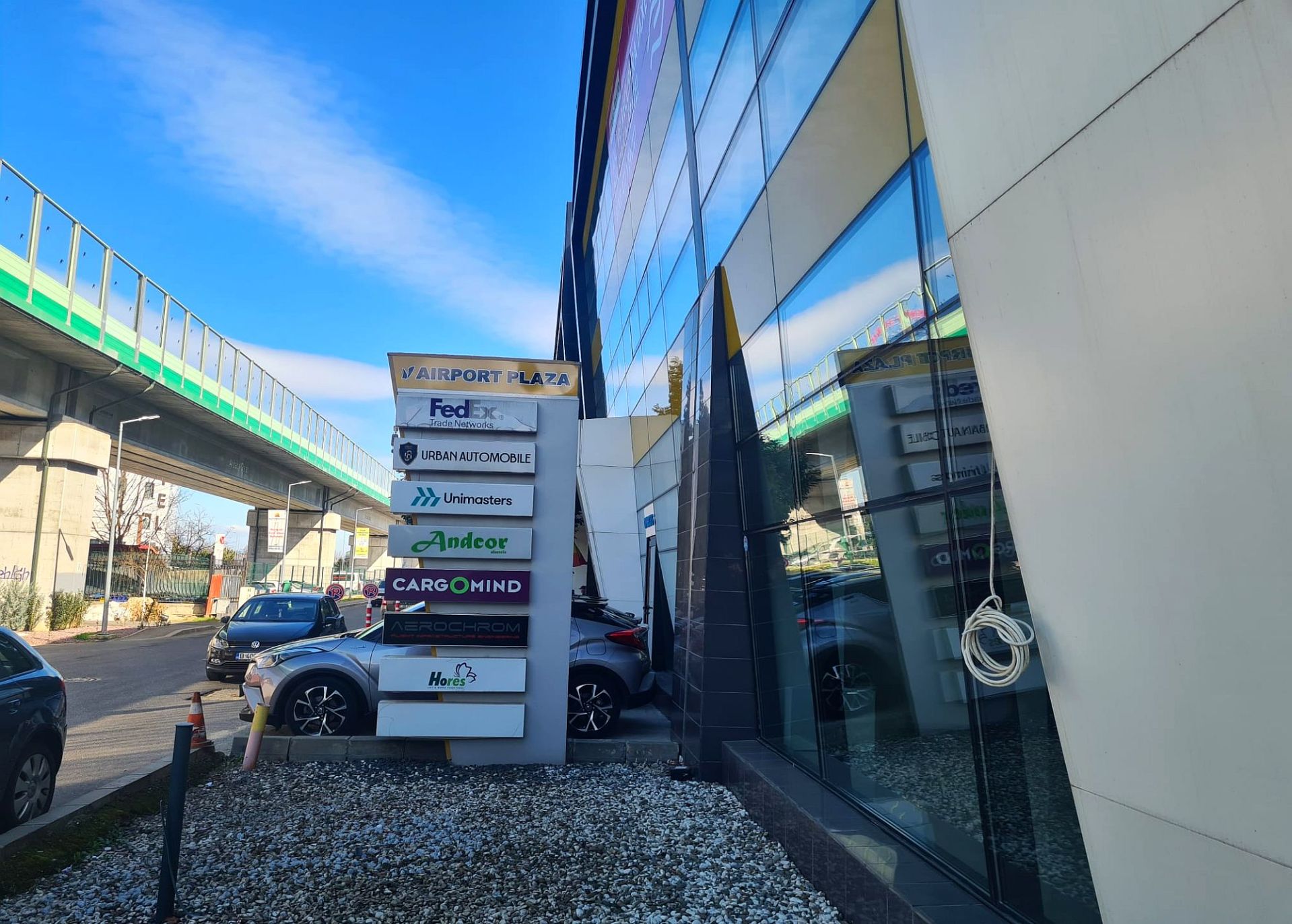 Airport Plaza - poza 5.jpg