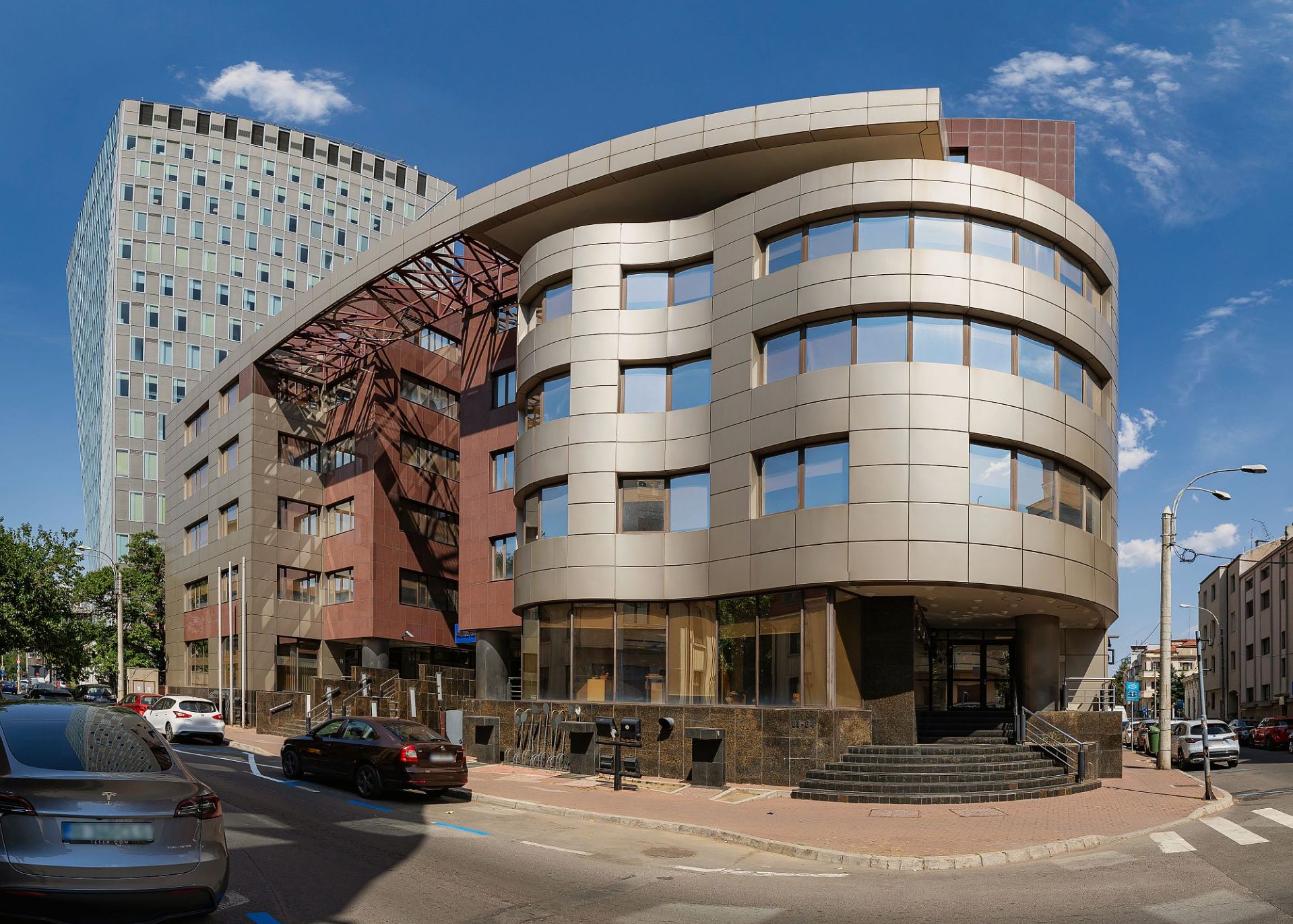 Caderea Bastiliei 80-84 - poza 2.jpg