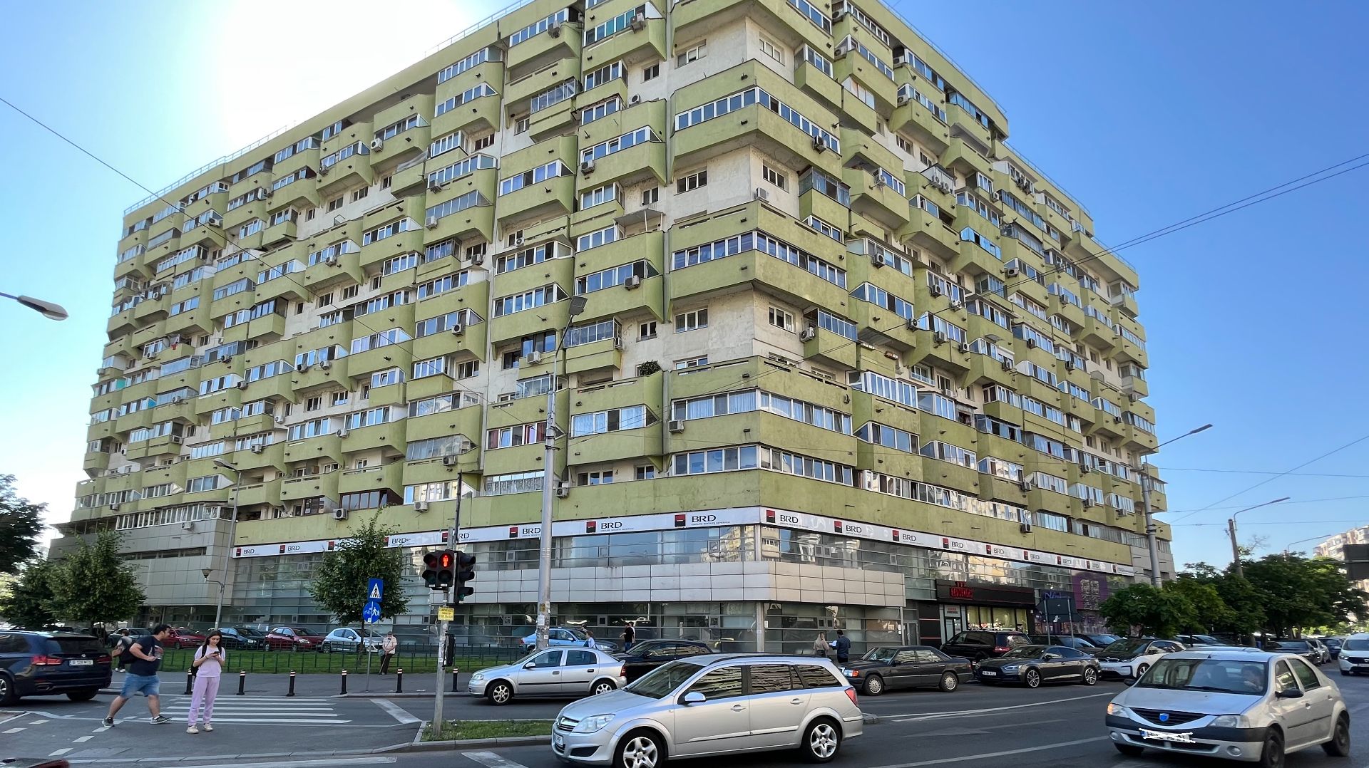 BRD. - Sos. Pantelimon nr. 258 - Foto Intersectia Piata Delfinului - B-dul Chisinau..jpeg